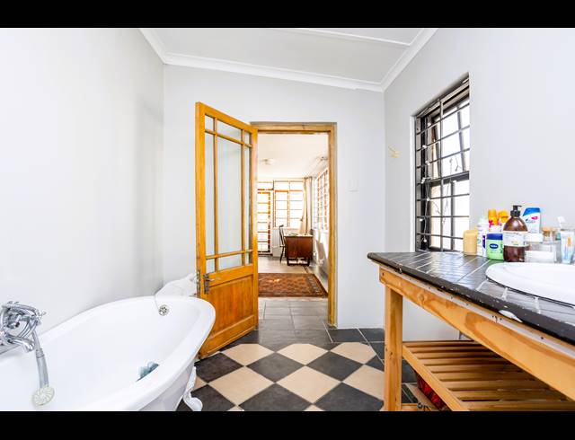 3 BEDROOM FREESTANDING TO LET IN MUIZENBERG